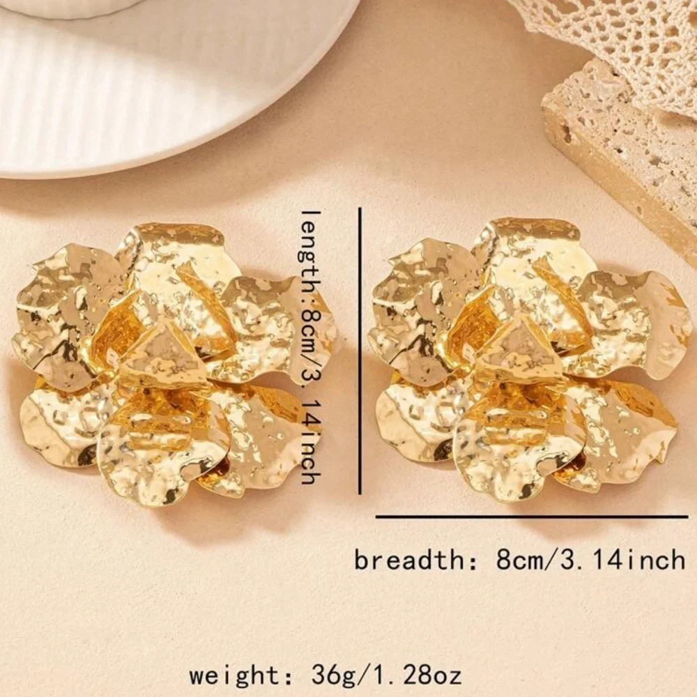 Flower statement earrings beautiful elegant 🤩✨✨ with beautiful gift box …